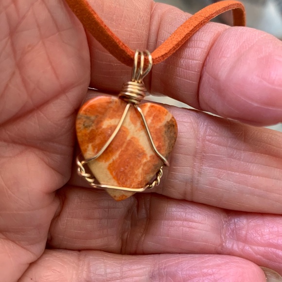 ❣️SALE Orange Spiny Oyster Shell carved heart - Picture 2 of 8